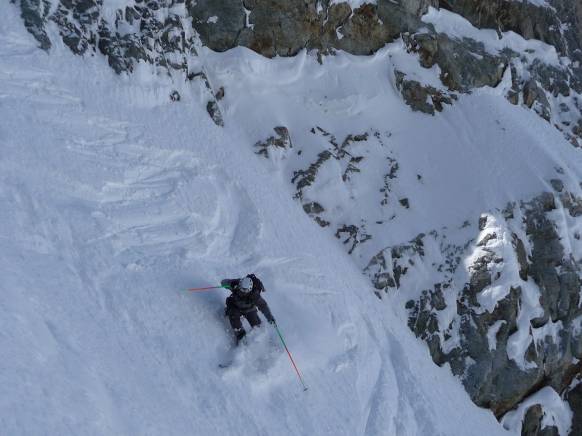 Ski de pente raide à l’Olan (couloir occidental)